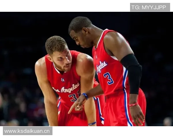 保罗状态下滑14分钟未得分助攻抢断表现平平快攻空篮遭封盖 保罗状态下滑14分钟未得分助攻抢断表现平平快攻空篮遭封盖