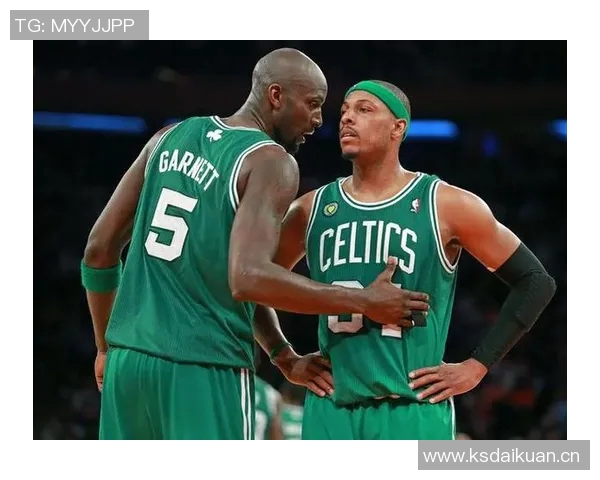 皮尔斯与女主持探讨男友点赞大屁股女是否算出轨引发热议