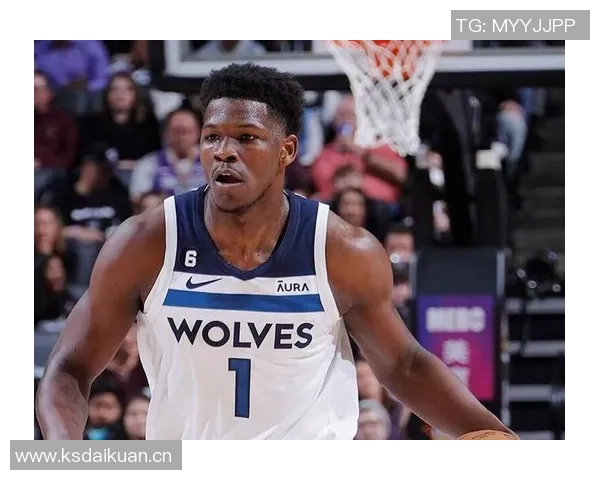 爱德华兹半场表现抢眼13投6中砍下并列最高16分助力球队奋勇争先